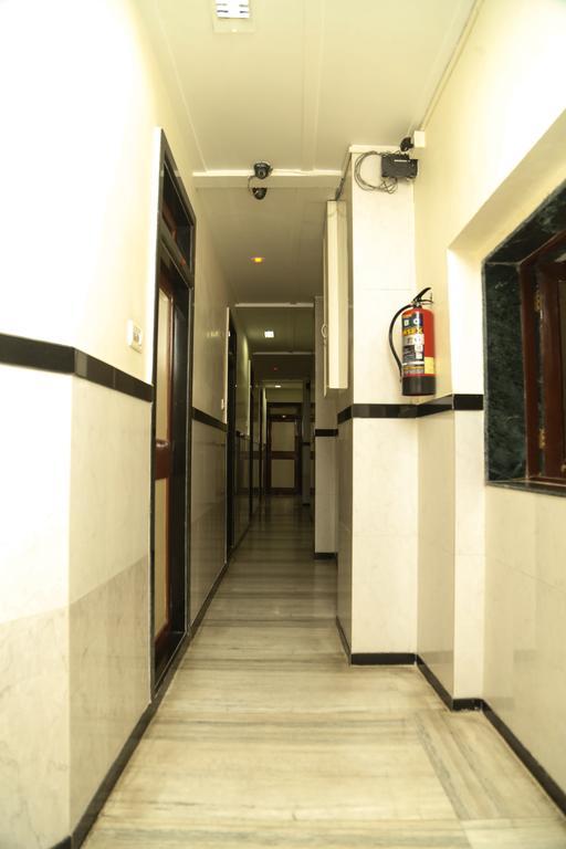 Traveller'S Inn Hotel - Fort Mumbai Bagian luar foto