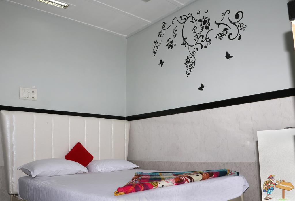 Traveller'S Inn Hotel - Fort Mumbai Bagian luar foto