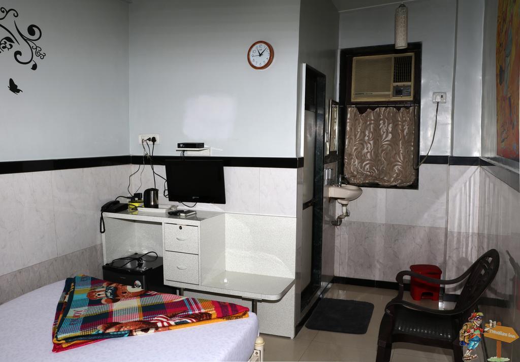 Traveller'S Inn Hotel - Fort Mumbai Bagian luar foto
