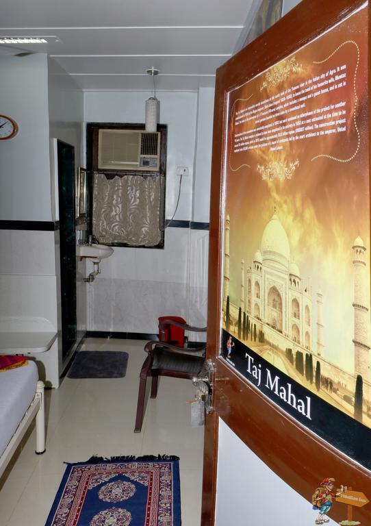 Traveller'S Inn Hotel - Fort Mumbai Bagian luar foto