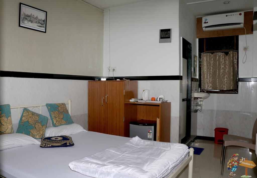 Traveller'S Inn Hotel - Fort Mumbai Bagian luar foto