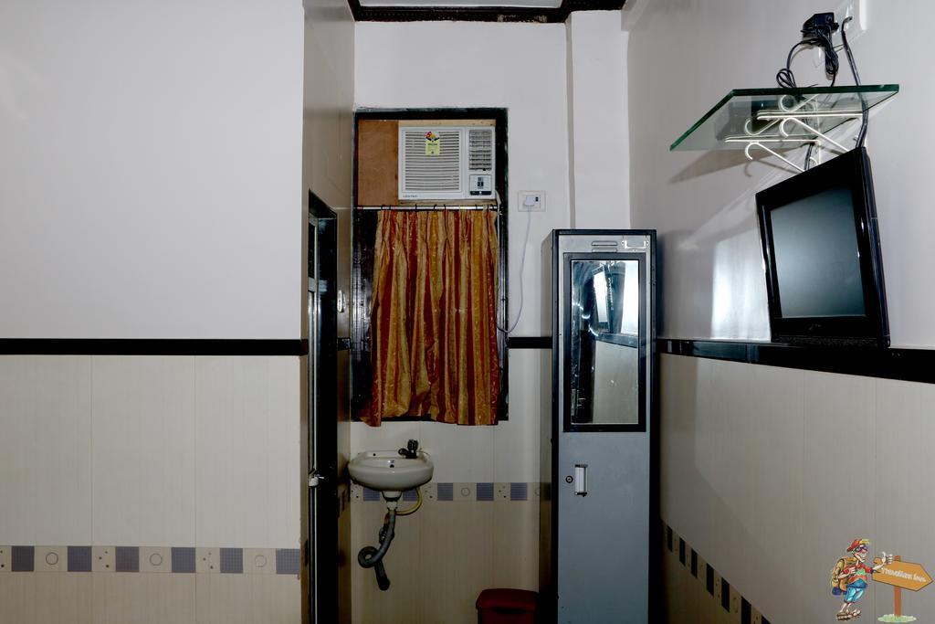 Traveller'S Inn Hotel - Fort Mumbai Bagian luar foto