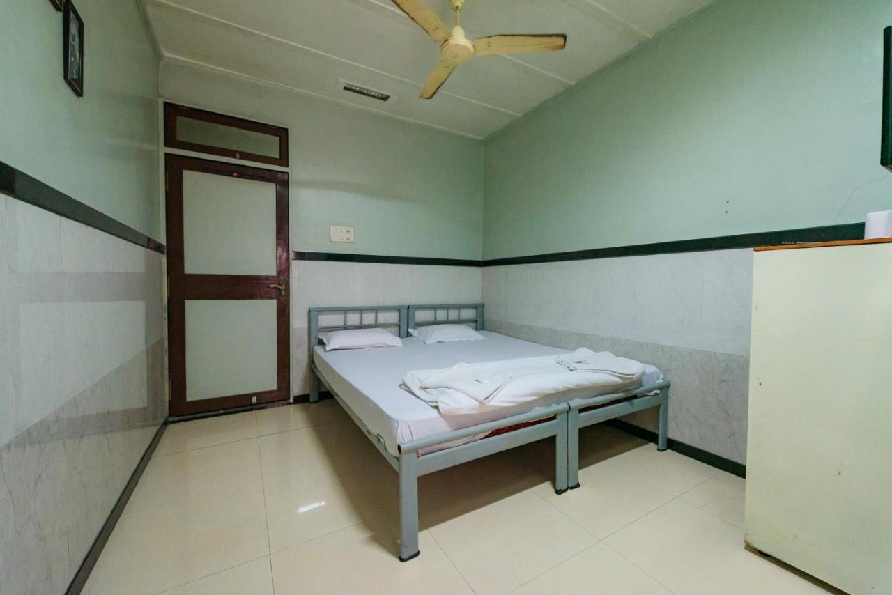 Traveller'S Inn Hotel - Fort Mumbai Bagian luar foto