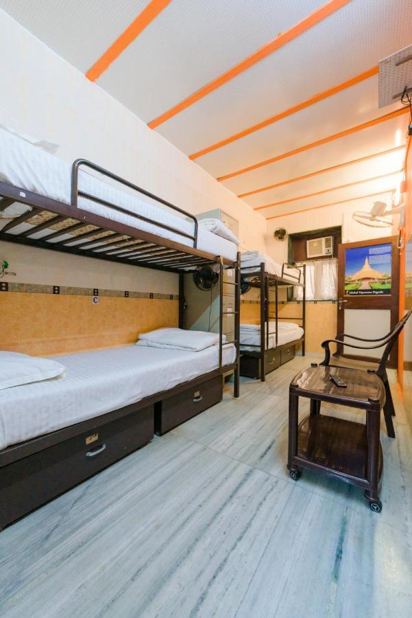 Traveller'S Inn Hotel - Fort Mumbai Bagian luar foto
