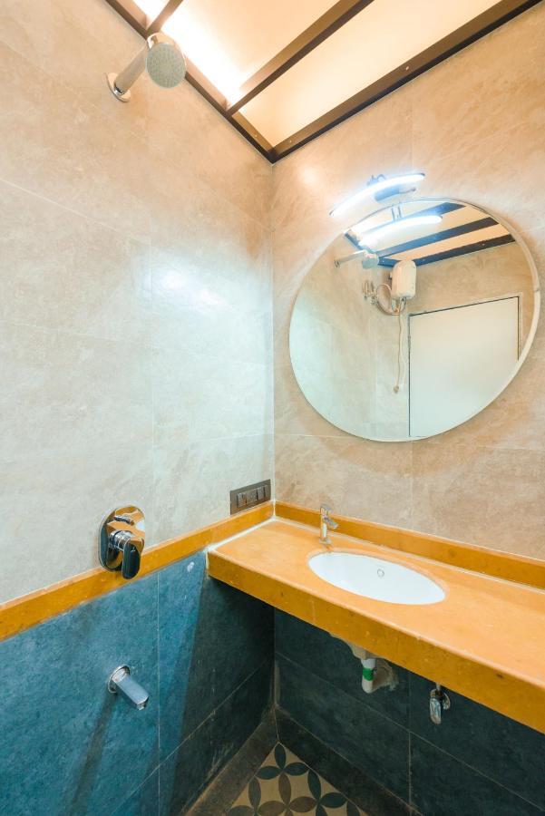 Traveller'S Inn Hotel - Fort Mumbai Bagian luar foto