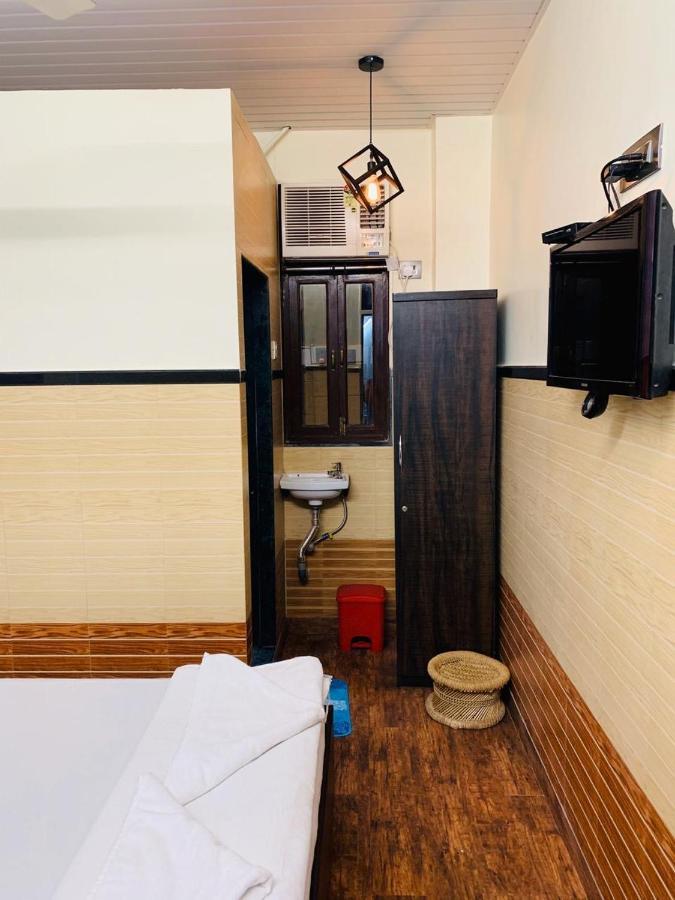 Traveller'S Inn Hotel - Fort Mumbai Bagian luar foto
