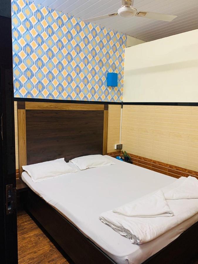 Traveller'S Inn Hotel - Fort Mumbai Bagian luar foto