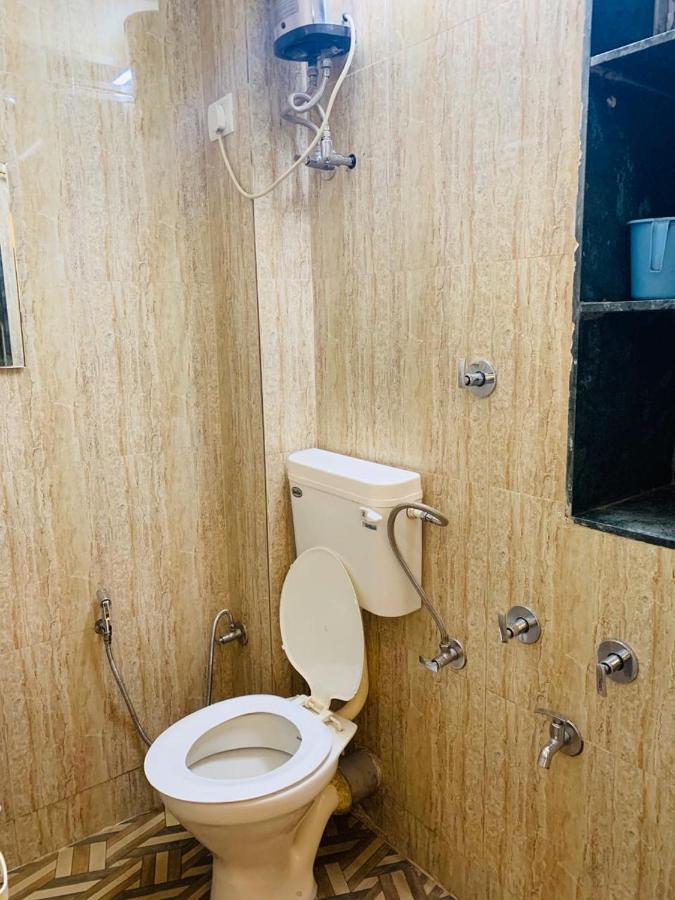 Traveller'S Inn Hotel - Fort Mumbai Bagian luar foto